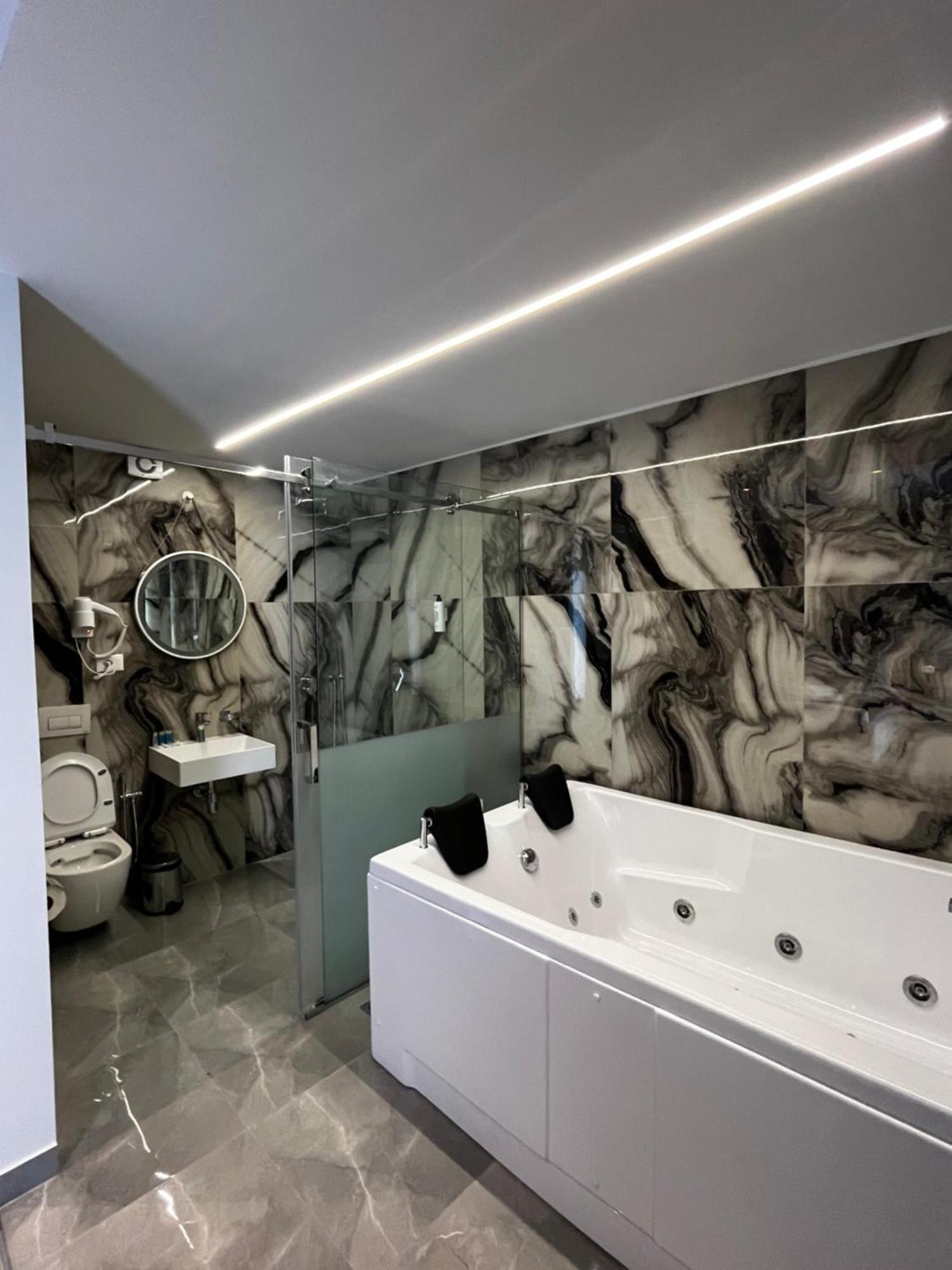 Leodori 3 Suites Shëngjin Kültér fotó
